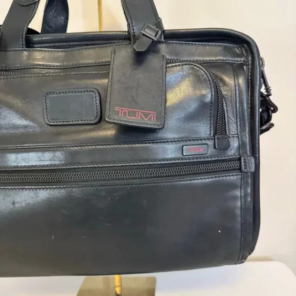 Tumi Alpha Slim Deluxe Briefcase Bag Black Leather Portfolio Messenger Business - Picture 3 of 14